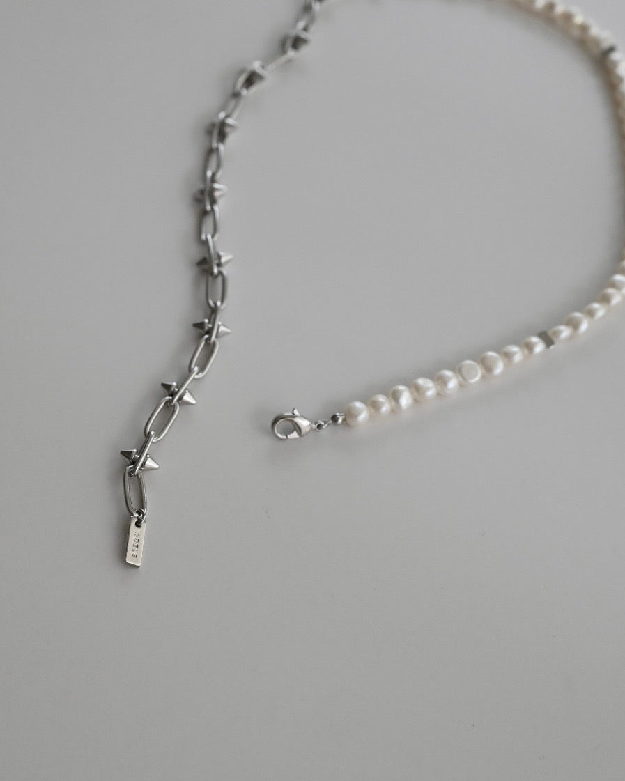 thorn thorn /necklace